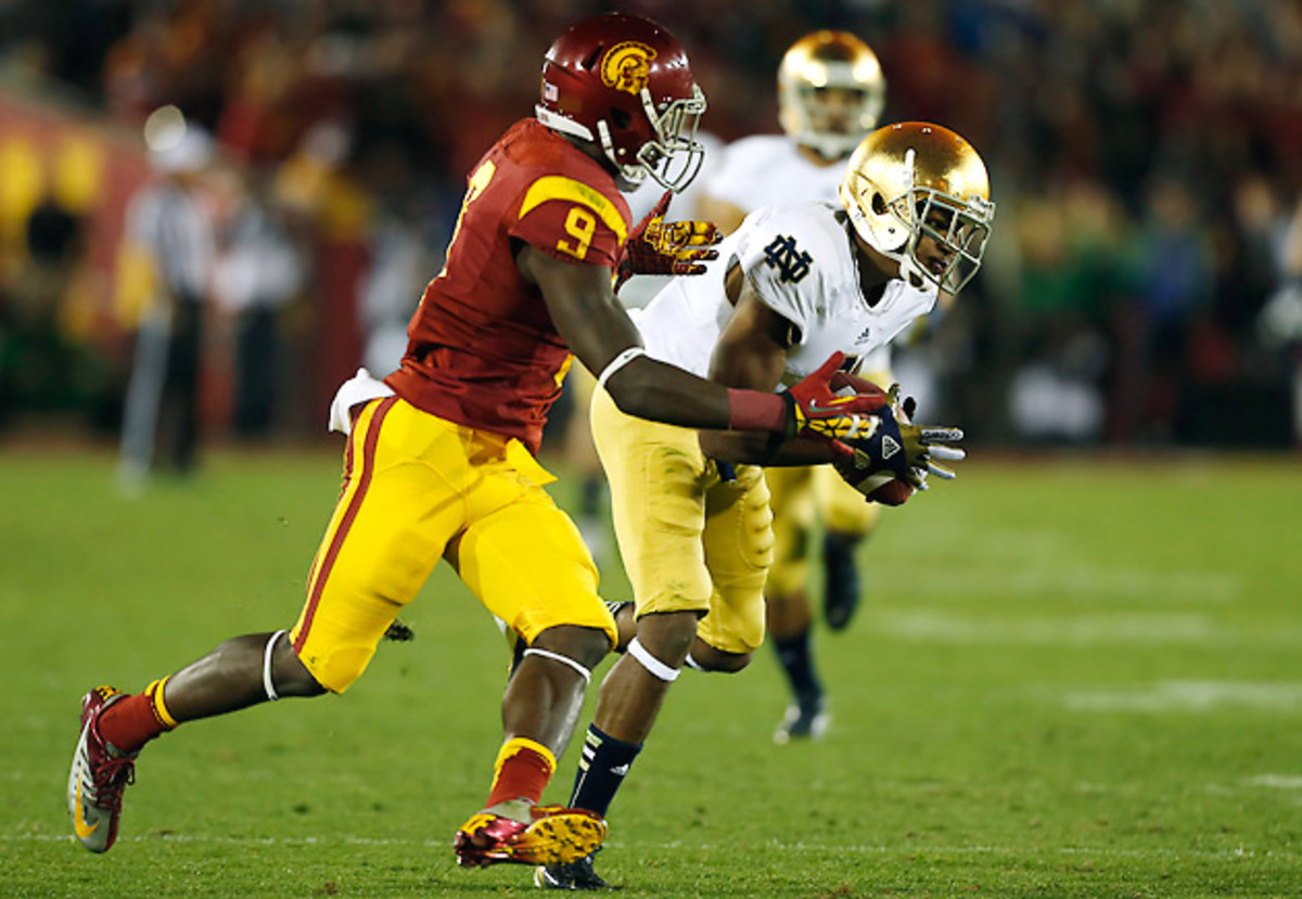keivarae-russell-notre-dame-football-interception.jpg